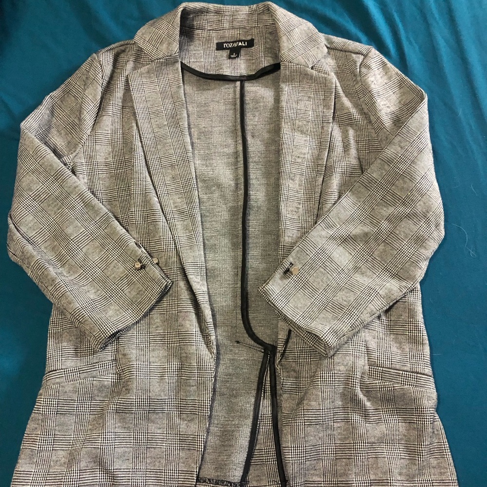 Roz & Ali black and white (grey looking) blazer